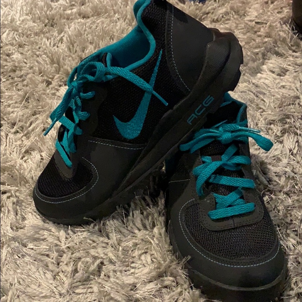 Nike ACG teal n black like new sneakers.
